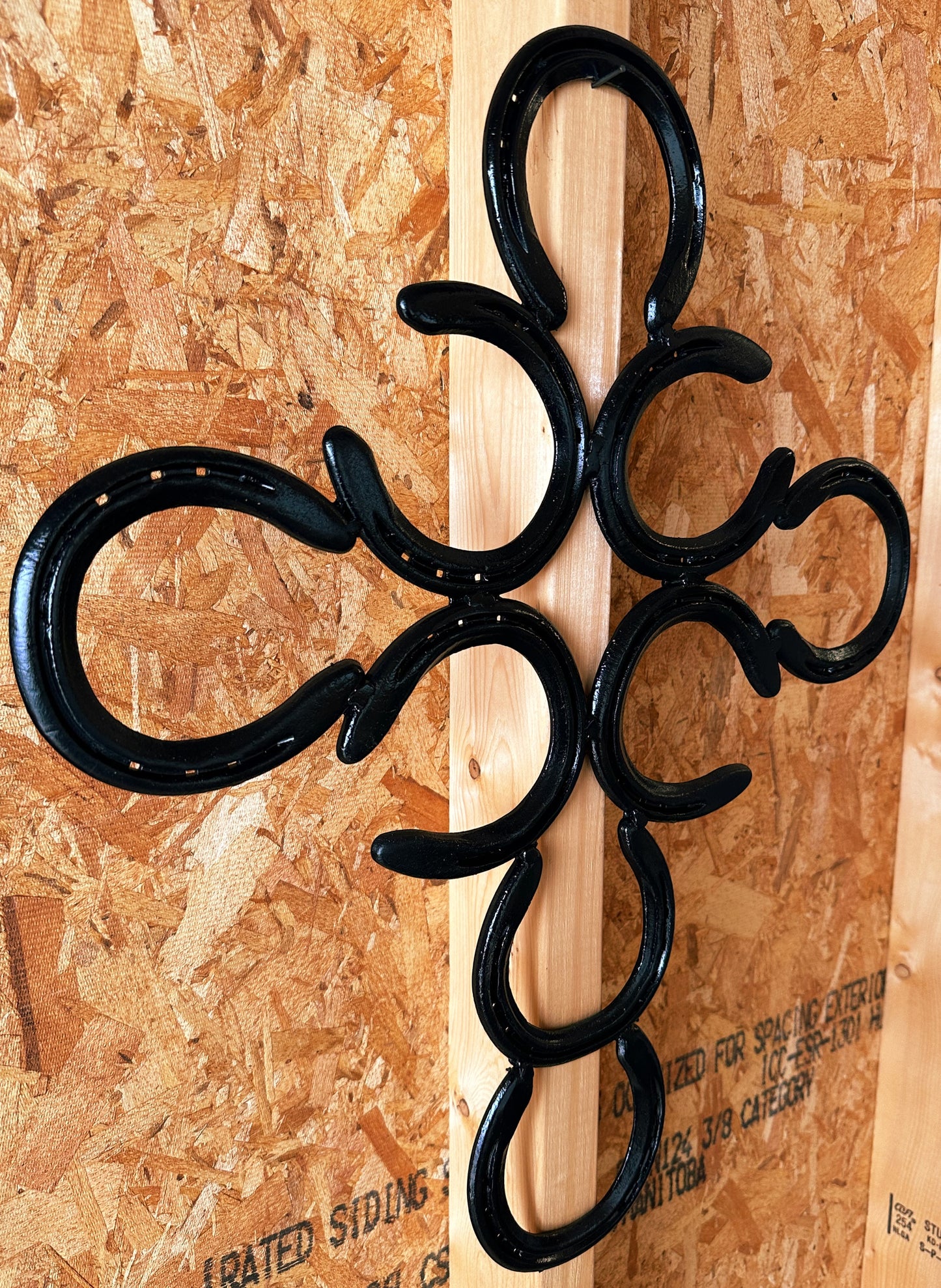 Horseshoe Outward Cross